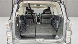 2017 Nissan Elgrand - Thumbnail