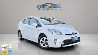 2014 Toyota Prius - Thumbnail