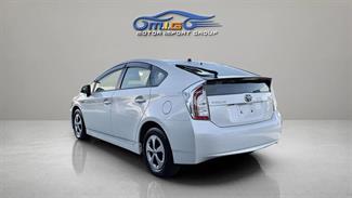 2014 Toyota Prius - Thumbnail