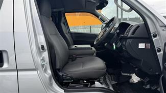 2022 Toyota Hiace - Thumbnail