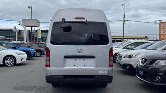 2022 Toyota Hiace - Thumbnail