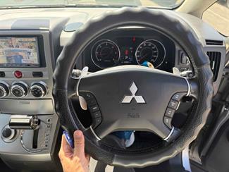 2013 Mitsubishi DELICA - Thumbnail