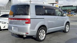 2013 Mitsubishi DELICA - Thumbnail