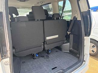 2018 Nissan Serena - Thumbnail