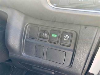 2018 Nissan Serena - Thumbnail