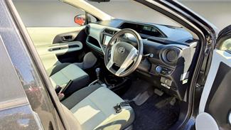 2012 Toyota Aqua - Thumbnail