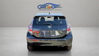 2012 Toyota Aqua - Thumbnail