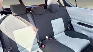 2012 Toyota Aqua - Thumbnail