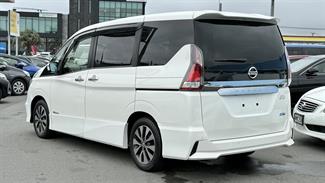 2016 Nissan Serena - Thumbnail