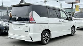 2016 Nissan Serena - Thumbnail