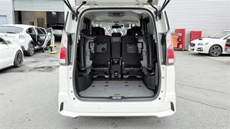 2016 Nissan Serena - Thumbnail