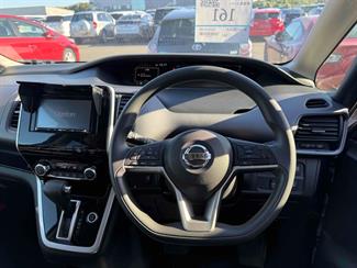 2017 Nissan Serena - Thumbnail