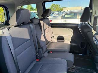 2017 Nissan Serena - Thumbnail