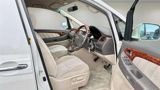 2004 Toyota Alphard - Thumbnail