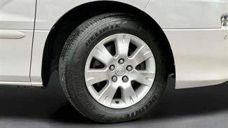 2004 Toyota Alphard - Thumbnail