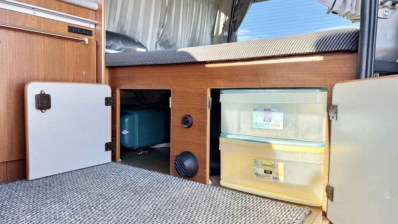 2002 Nissan CARAVAN