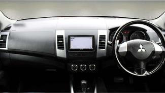 2010 Mitsubishi Outlander - Thumbnail