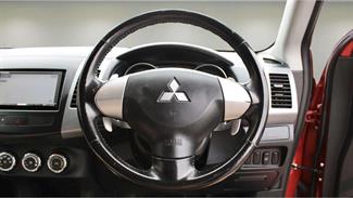 2010 Mitsubishi Outlander - Thumbnail