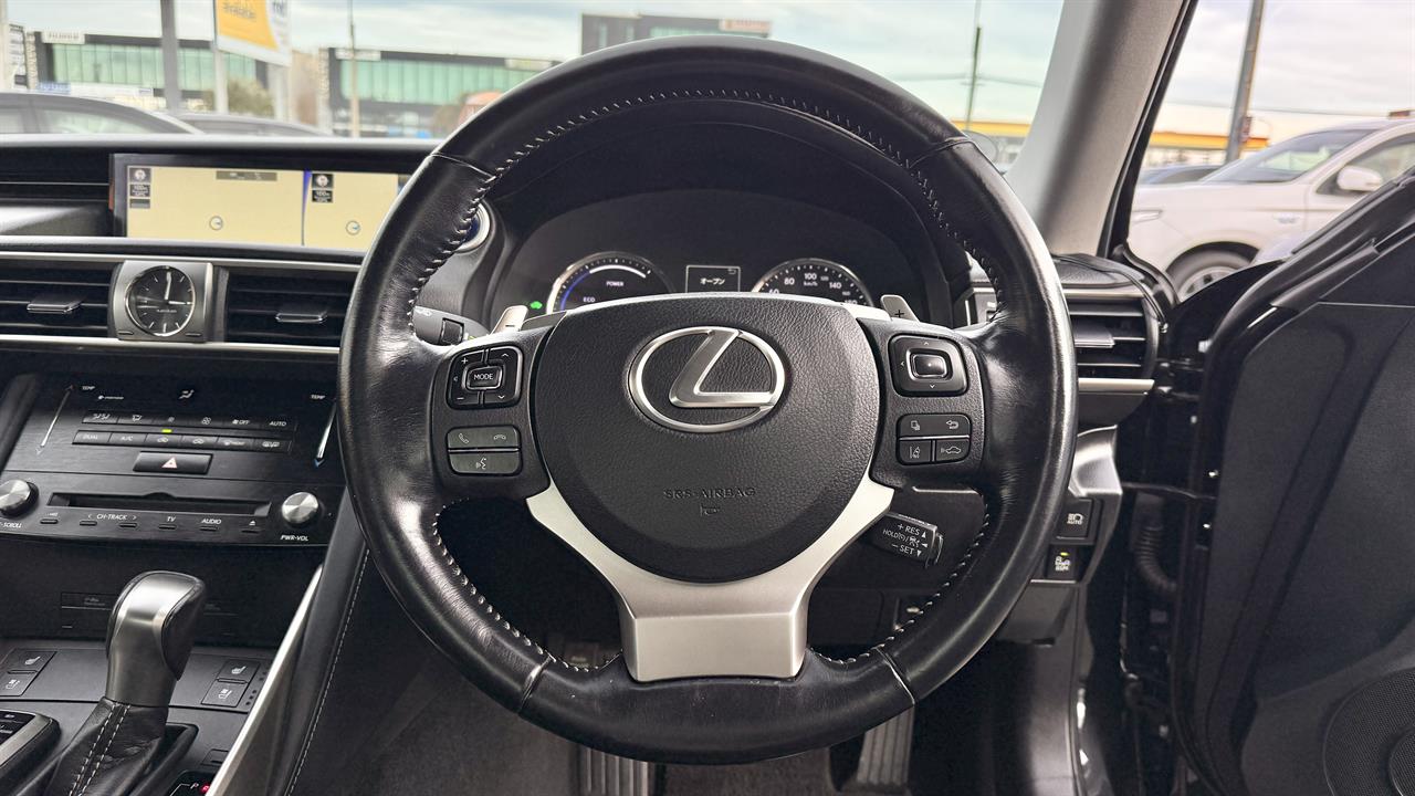 2017 Lexus IS 300H