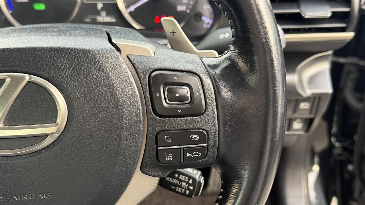 2017 Lexus IS 300H
