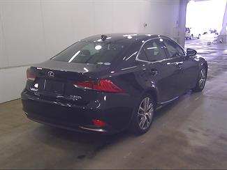 2017 Lexus IS - Thumbnail
