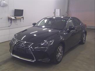 2017 Lexus IS - Thumbnail