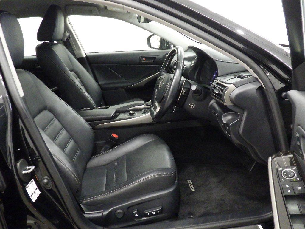 2017 Lexus IS 300H