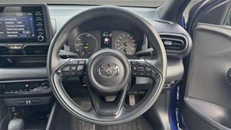 2022 Toyota YARIS - Thumbnail