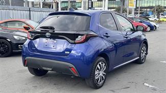 2022 Toyota YARIS - Thumbnail