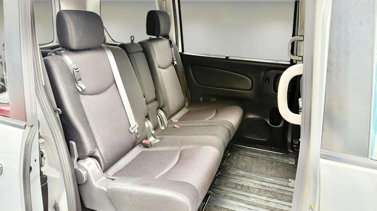 2013 Nissan Serena