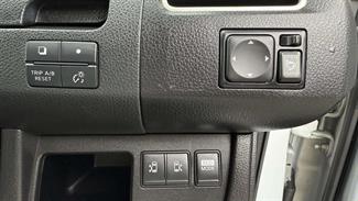 2013 Nissan Serena - Thumbnail