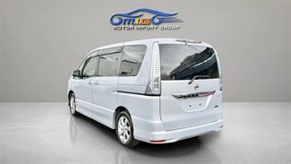 2013 Nissan Serena - Thumbnail
