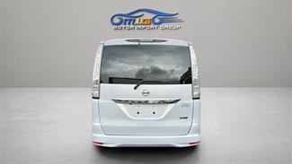 2013 Nissan Serena - Thumbnail
