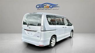 2013 Nissan Serena - Thumbnail