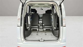 2013 Nissan Serena - Thumbnail