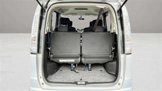 2013 Nissan Serena - Thumbnail