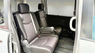 2013 Nissan Serena - Thumbnail