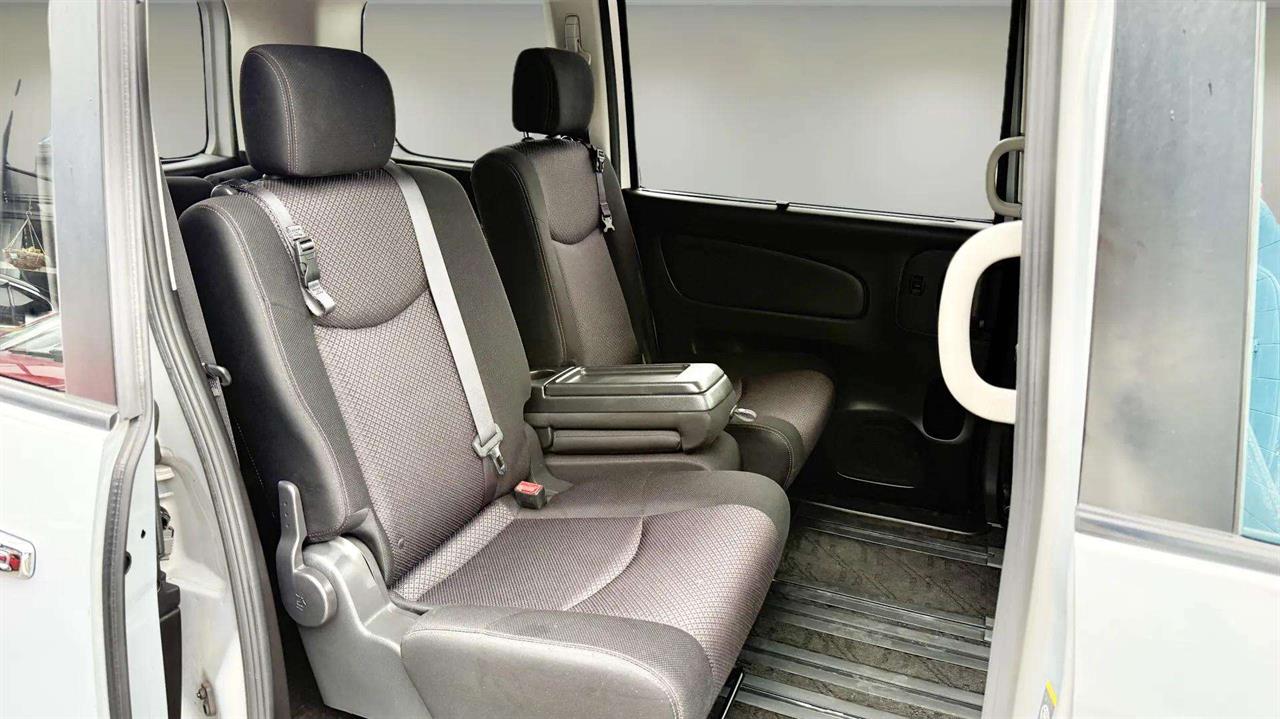 2013 Nissan Serena