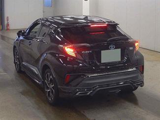 2017 Toyota C-HR - Thumbnail