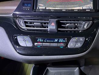 2017 Toyota C-HR - Thumbnail