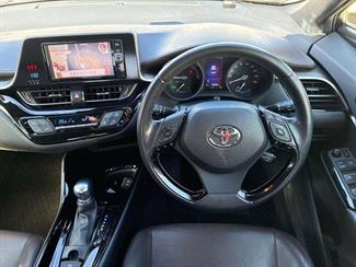 2017 Toyota C-HR - Thumbnail