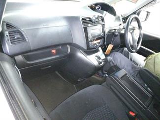 2014 Nissan Serena - Thumbnail