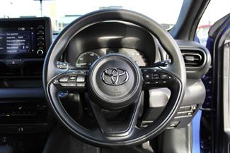 2022 Toyota YARIS - Thumbnail