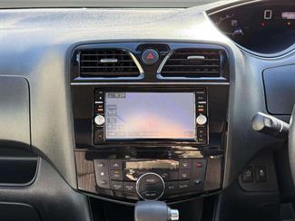2016 Nissan Serena - Thumbnail