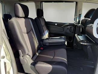 2016 Nissan Serena - Thumbnail