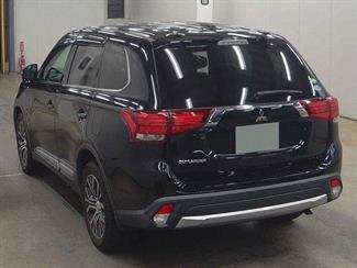 2016 Mitsubishi Outlander - Thumbnail