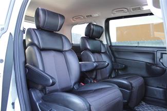 2016 Nissan Elgrand - Thumbnail