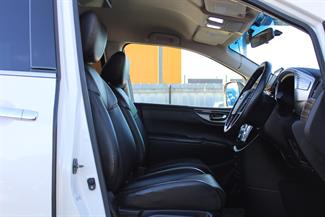 2016 Nissan Elgrand - Thumbnail