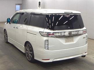 2016 Nissan Elgrand - Thumbnail
