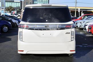2016 Nissan Elgrand - Thumbnail